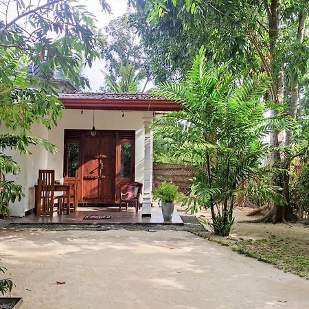 Aurora Midigama Hotel Ahangama Bagian luar foto