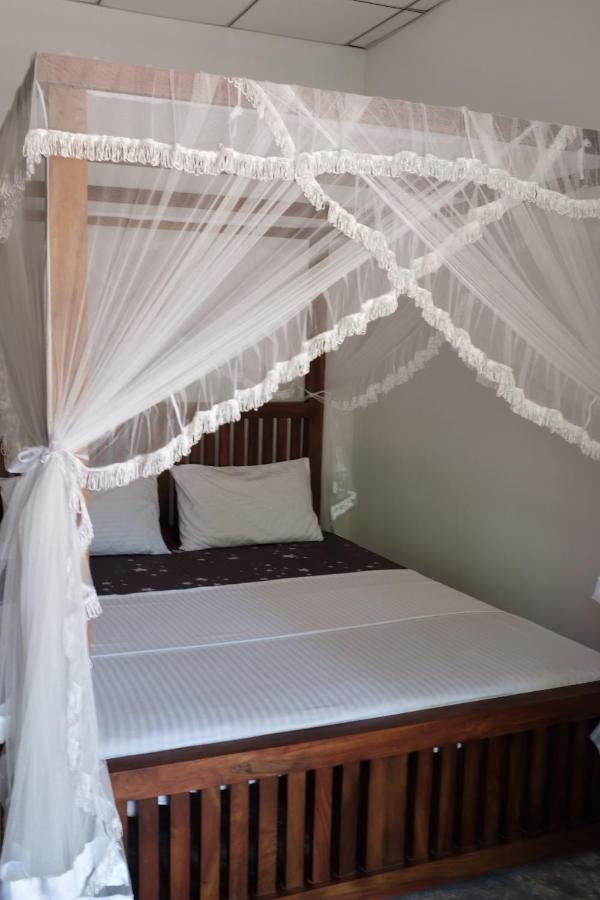 Aurora Midigama Hotel Ahangama Bagian luar foto