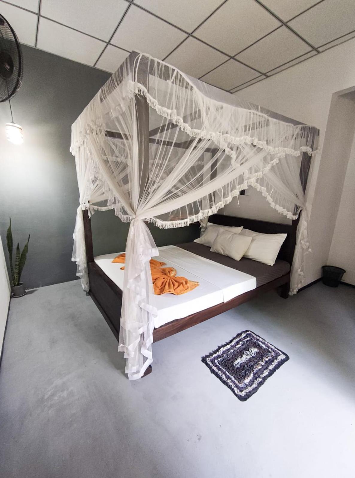 Aurora Midigama Hotel Ahangama Bagian luar foto