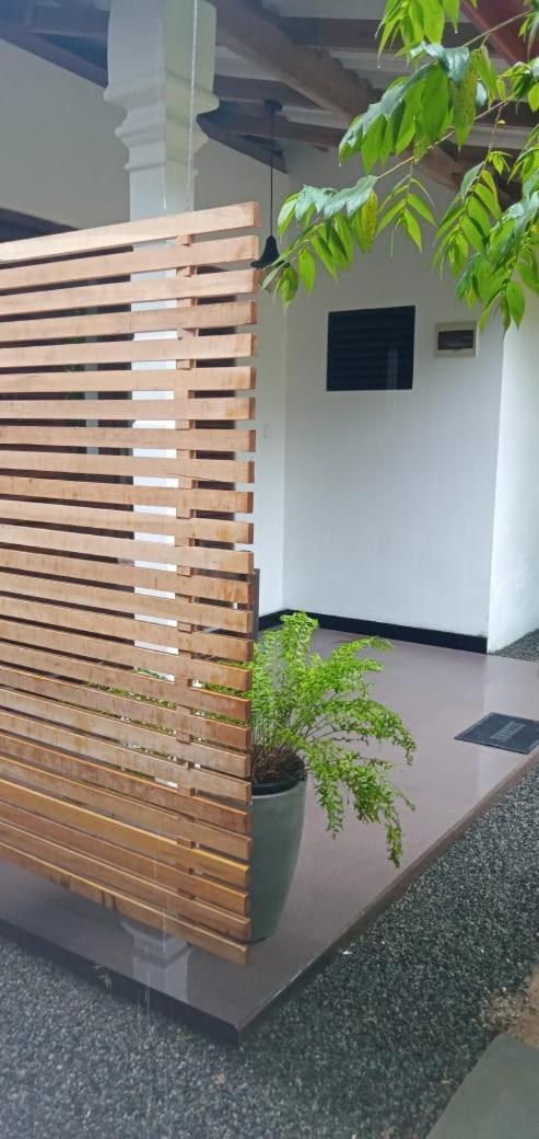 Aurora Midigama Hotel Ahangama Bagian luar foto